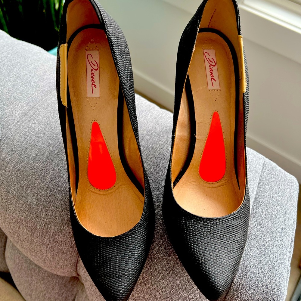 Diesel black leather pumps